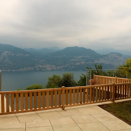 Ca' Stella Garda فيلة *